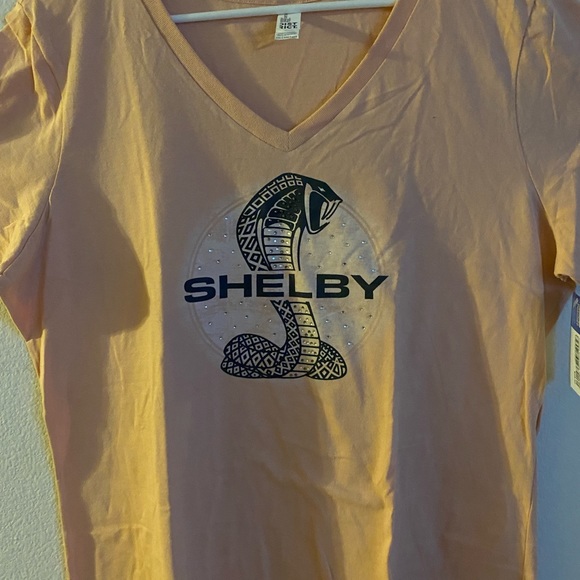 NEW!! Woman’s Shirt. - Picture 4 of 6